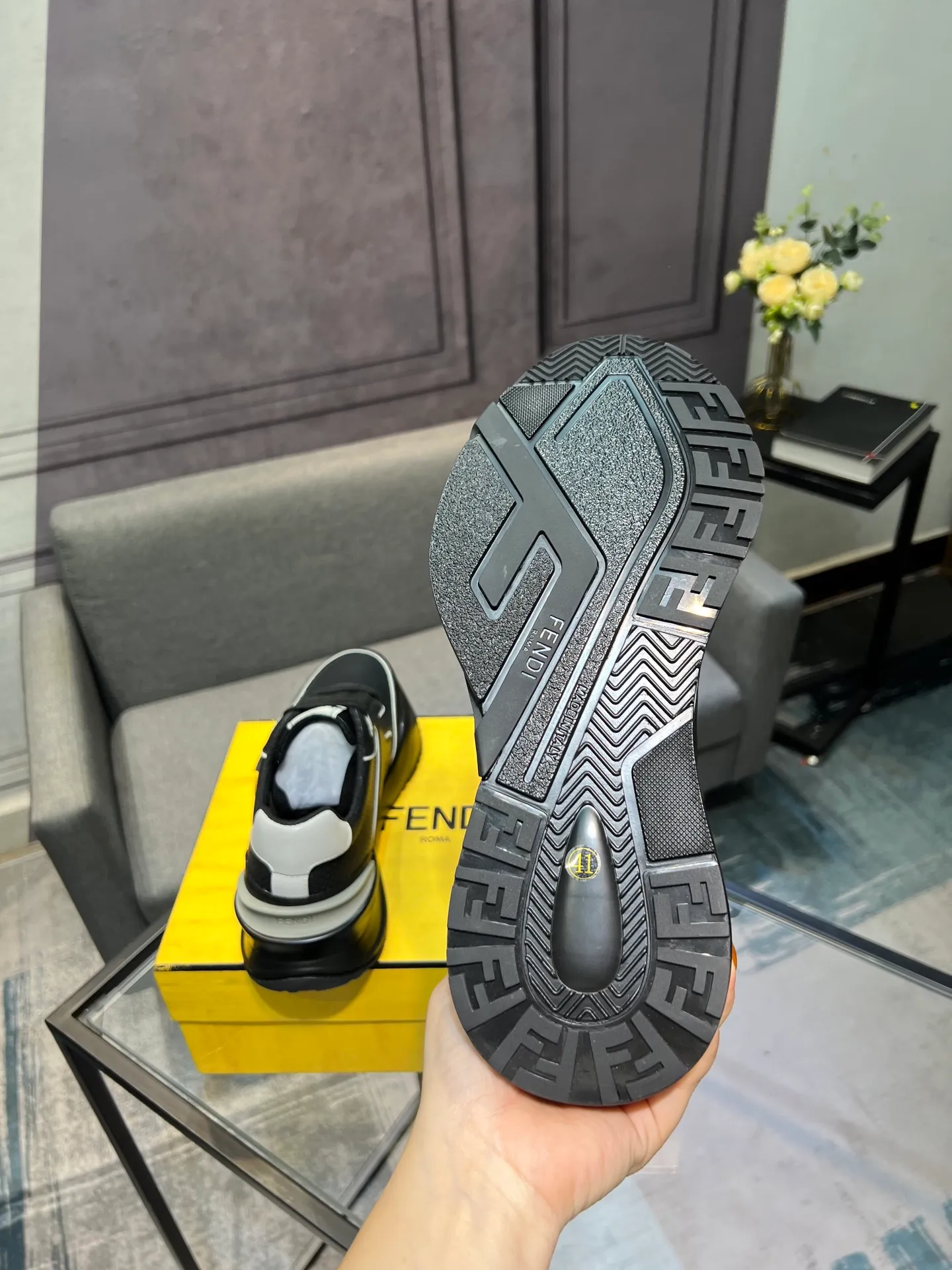 Men's shoes 💰580 FENDI men's fashion casual shoes 👟Hot sale🔥Official website 1:1 replica ⬆️Original quality - Original leather - Original breathable mesh lining Original outsole 1:1 replica, code number 38-44 (45-46 customized)